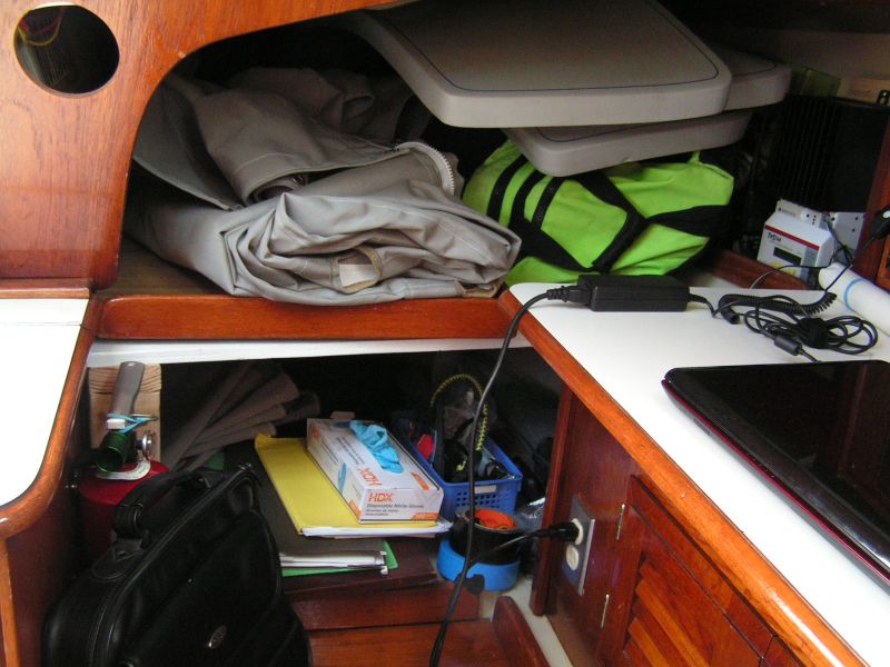 New shelf storage<BR>in quarter berth