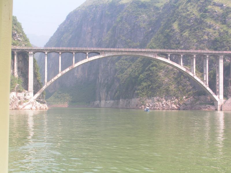 into Lesser 3 Gorges