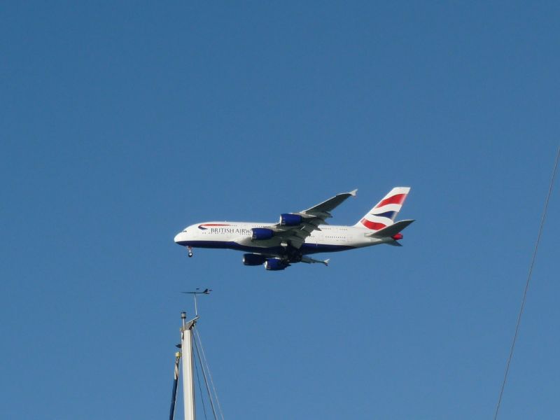 Masthead fly?!<BR>(Airbus A-380)