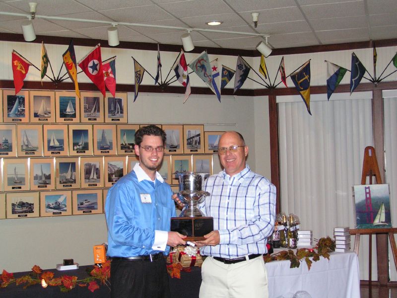 Brad Fowler presents<BR>Dan Knox with the<BR>Schneider Trophy