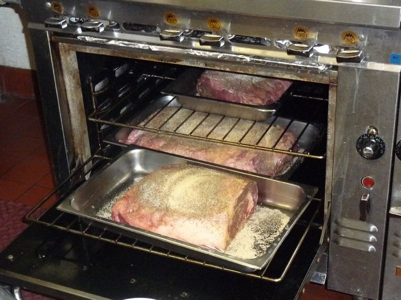 prime rib cooking.