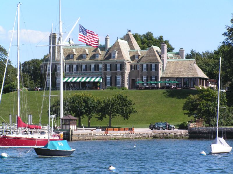 clubhouse Harbor Court ...